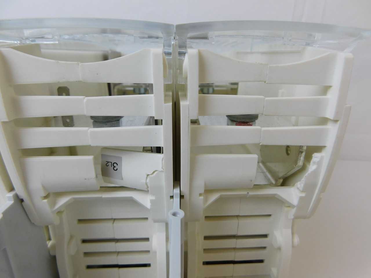Quantity of 1x R9M3400FJN Switches - ELECTRICAL COMPONENTS