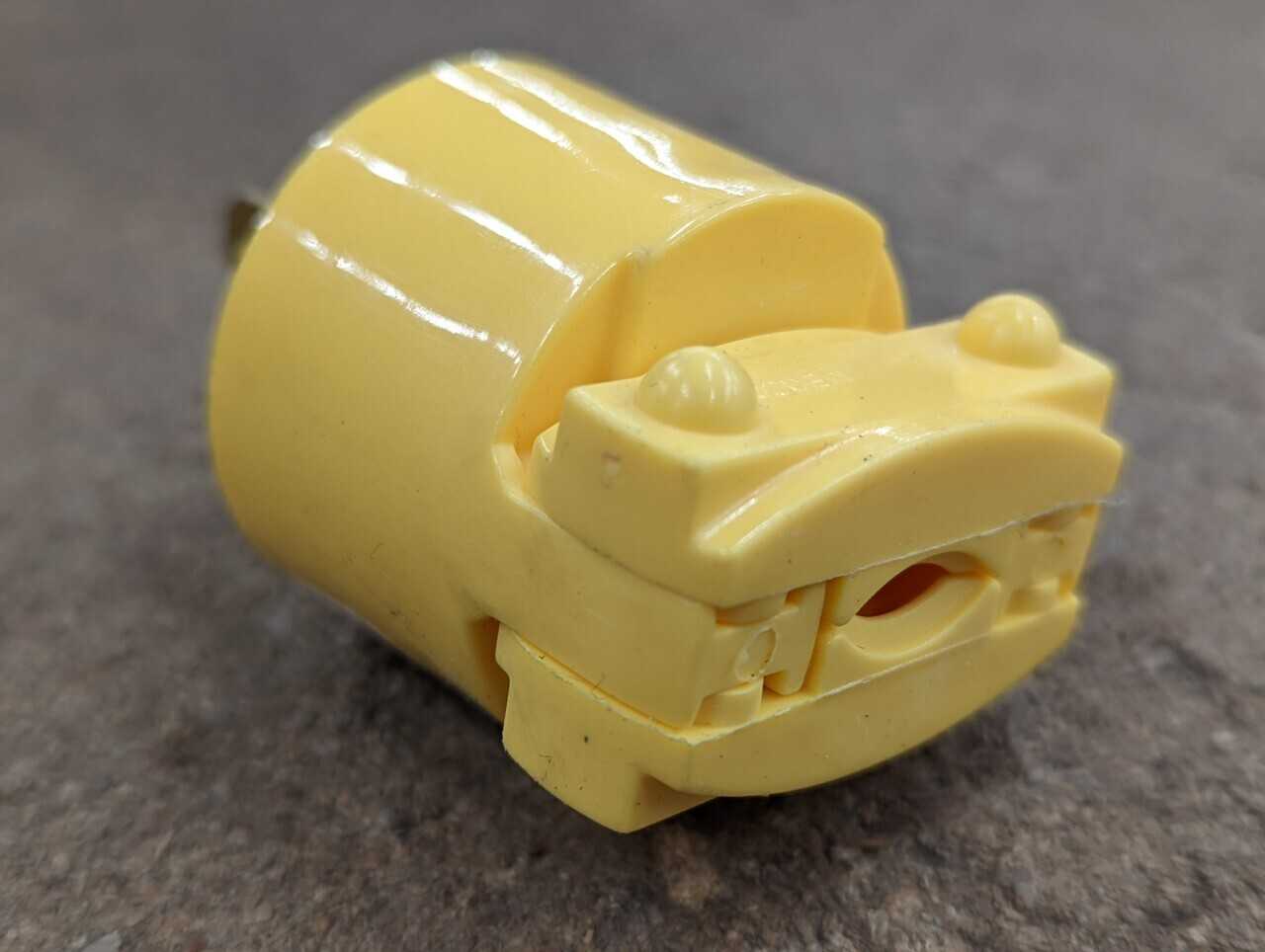 [Eaton - 150QTY] "4867" 15A Yellow Straight-Blade Plugs - CIRCUIT BREAKERS