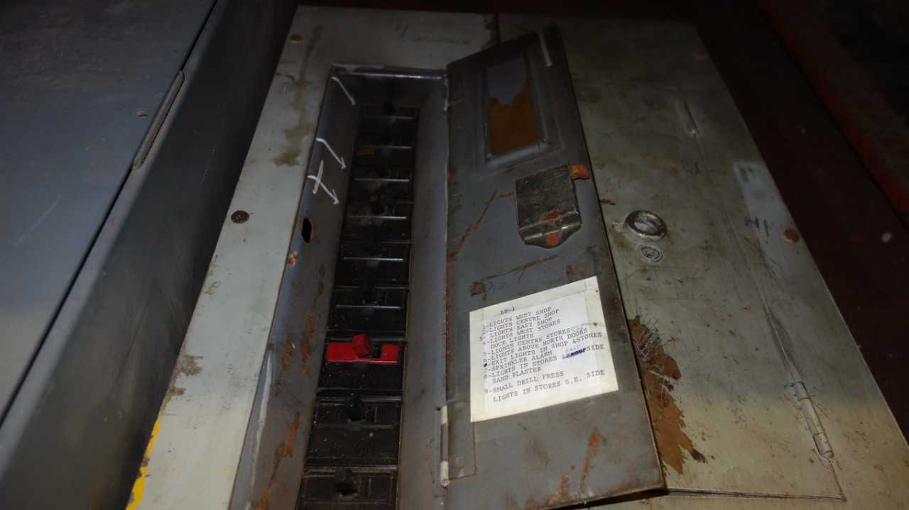 LOT OF ASSORTED DISTRIBUTION PANEL PANELS - DISCONNECT SWITCHES