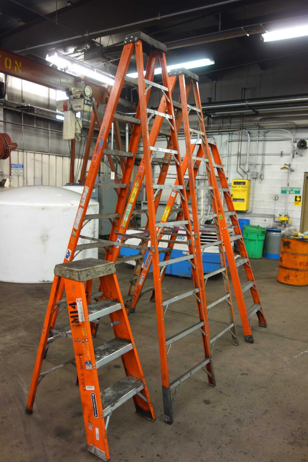 LOT OF 4 ASSORTED STEP LADDERS, 4FT TO 7FT 7IN - MACHINING ACCESSORIES & TOOLING