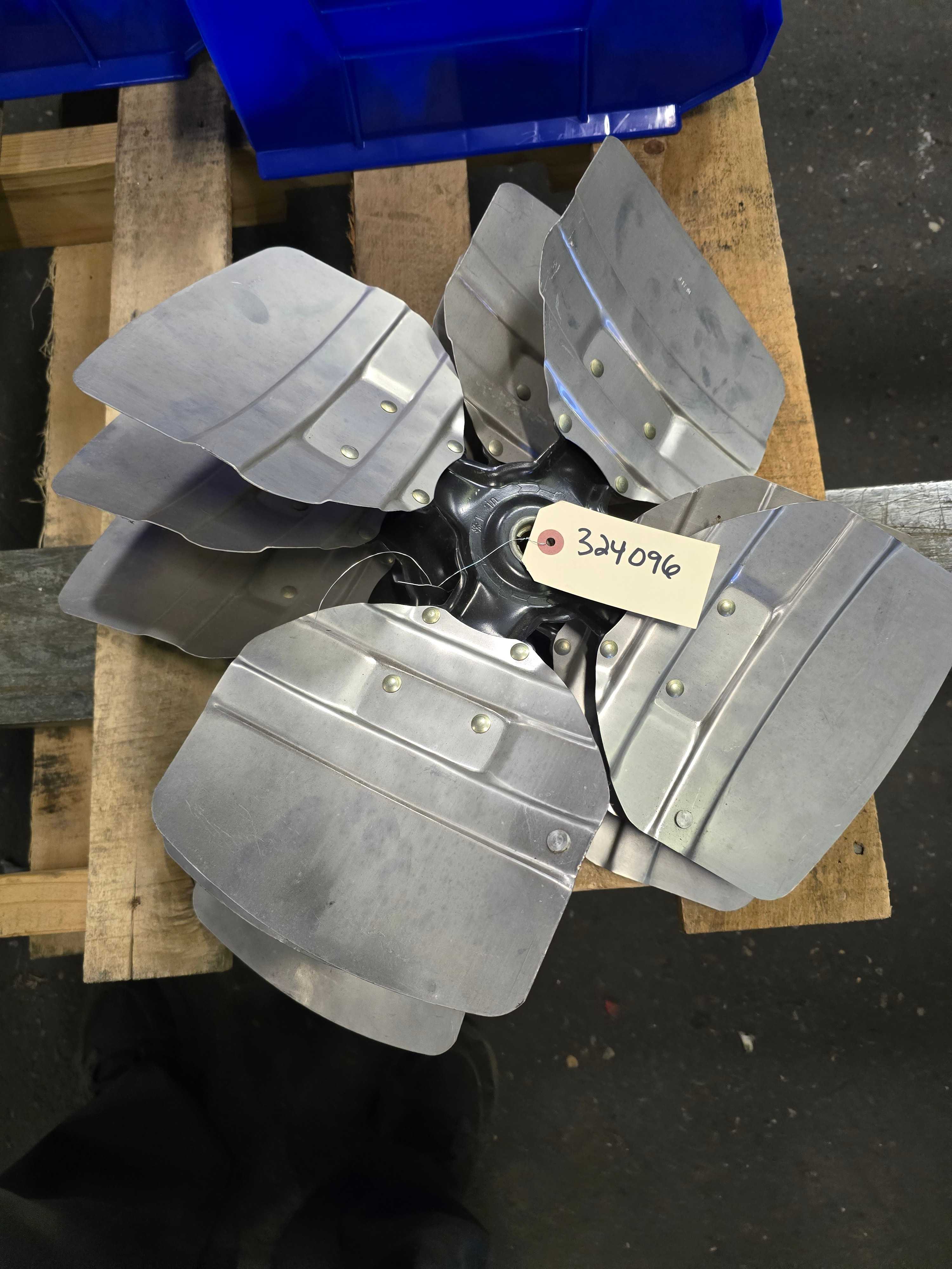 LOT OF 18" FAN BLADES - INDUSTRIAL PARTS LOT OF 18" FAN BLADES - INDUSTRIAL PARTS