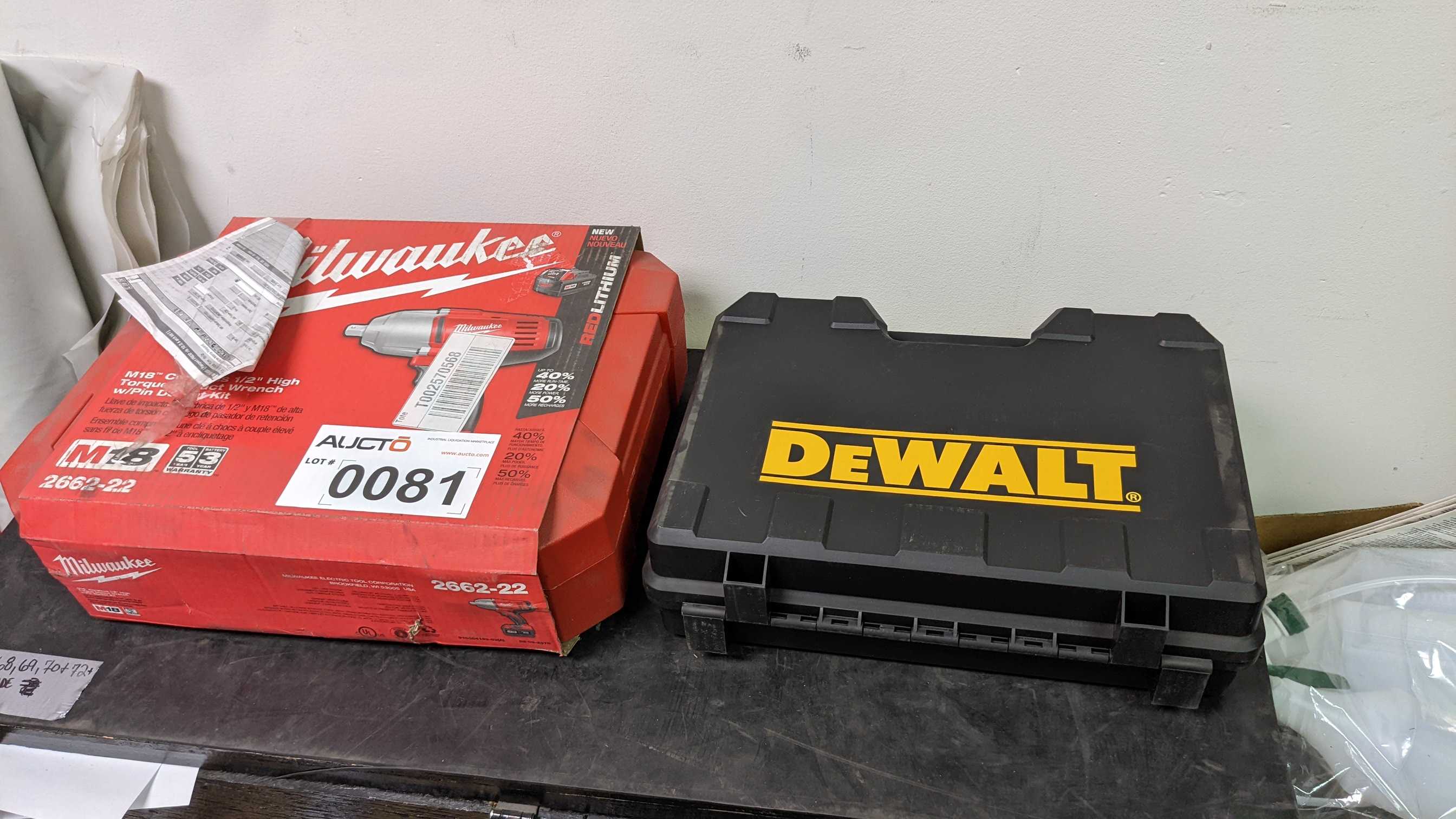 LOT OF 2 CORDLESS IMPACT WRENCHES - ELECTRIC POWER TOOLS