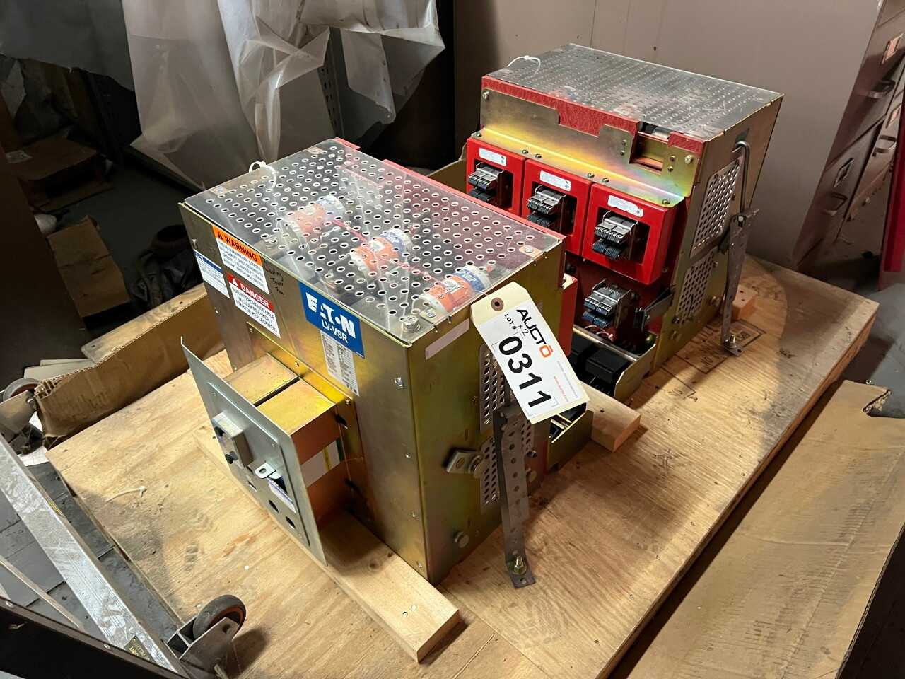 2x Eaton LV-VSR vacuum starters - CIRCUIT BREAKERS