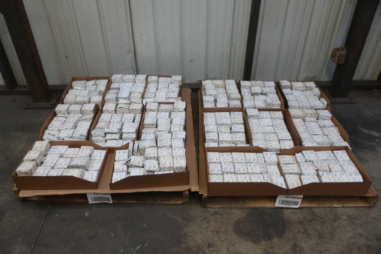 2 PALLETS OF ASSORTED EATON CIRCUIT BREAKERS - CIRCUIT BREAKERS