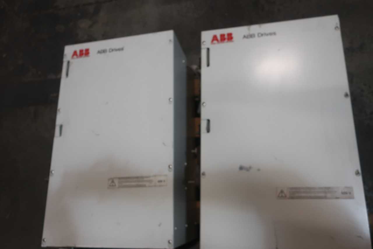 LOT OF 2 ABB MOTOR DRIVES- ABB ACS504-071-5 500V-AC 0-120HZ 0-500V-AC 75HP AC VFD DRIVE - MOTOR DRIVES
