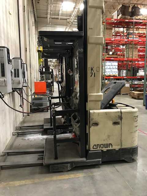 2000 Crown SP3020-30 order picker, Denver, CO - ORDER PICKER