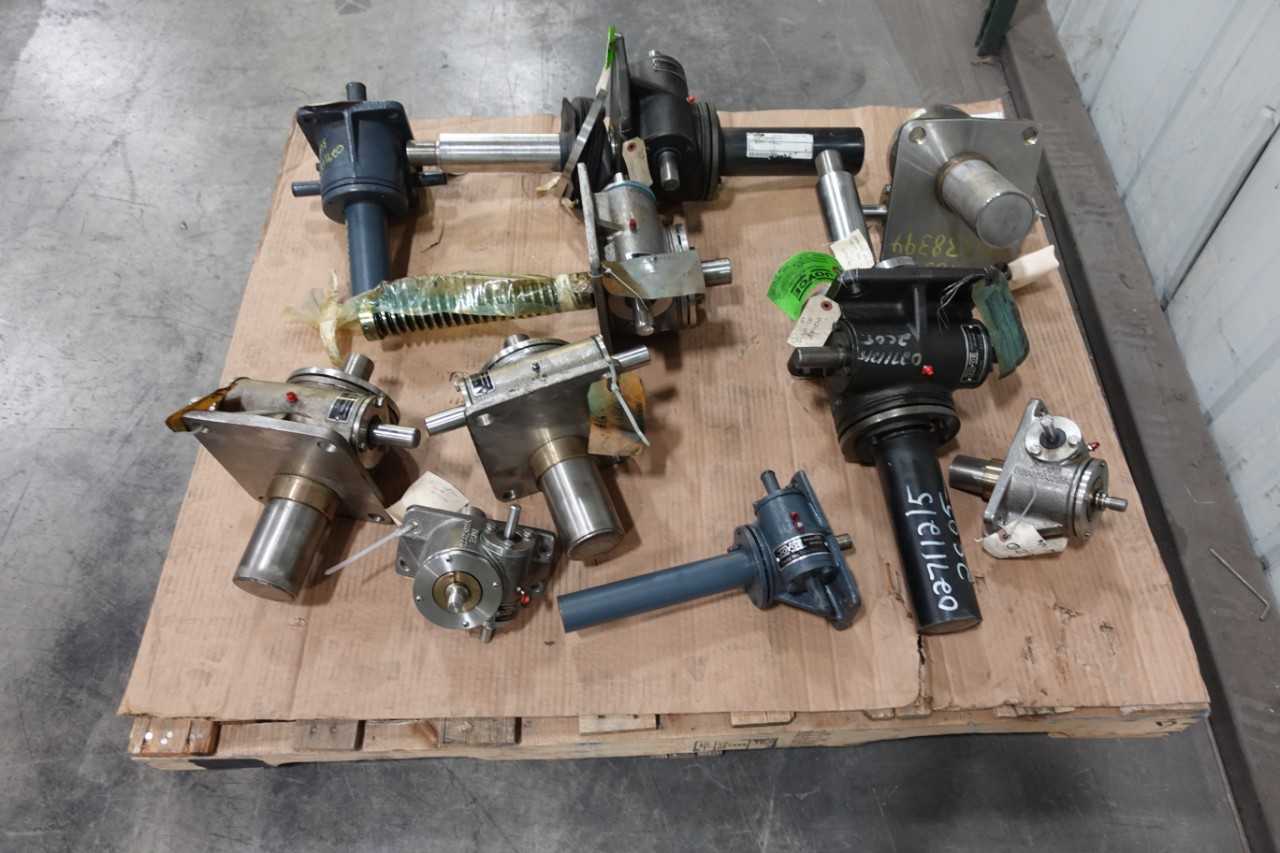 PALLET OF ASSORTED JOYCE DAYTON MACHINE SCREW JACKS - HAND TOOLS