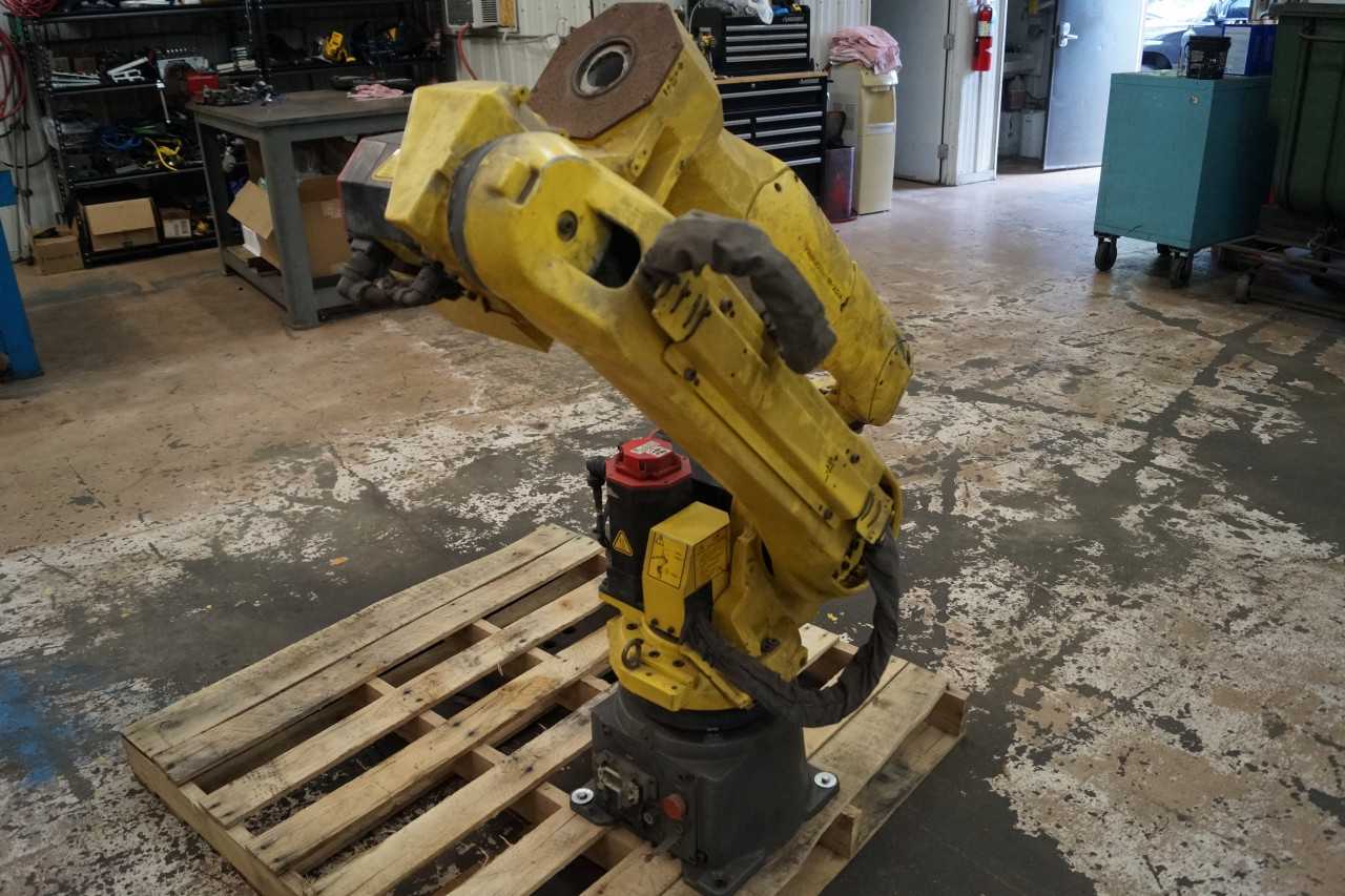 Fanuc M-20iA/20 Robot Arm - INDUSTRIAL ROBOTS