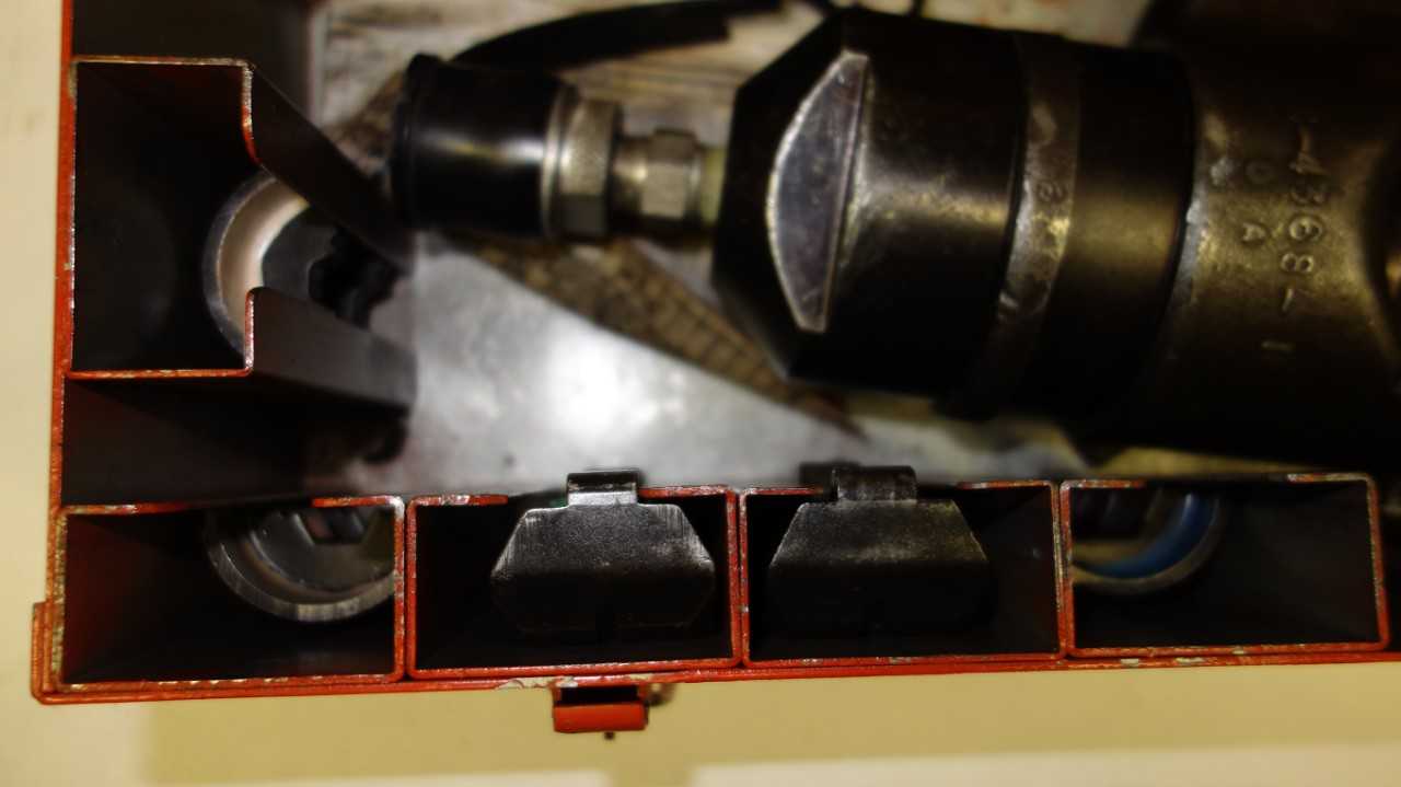 THOMAS & BETTS TBM-15PF HYDRAULIC CRIMPING TOOL - ELECTRIC POWER TOOLS