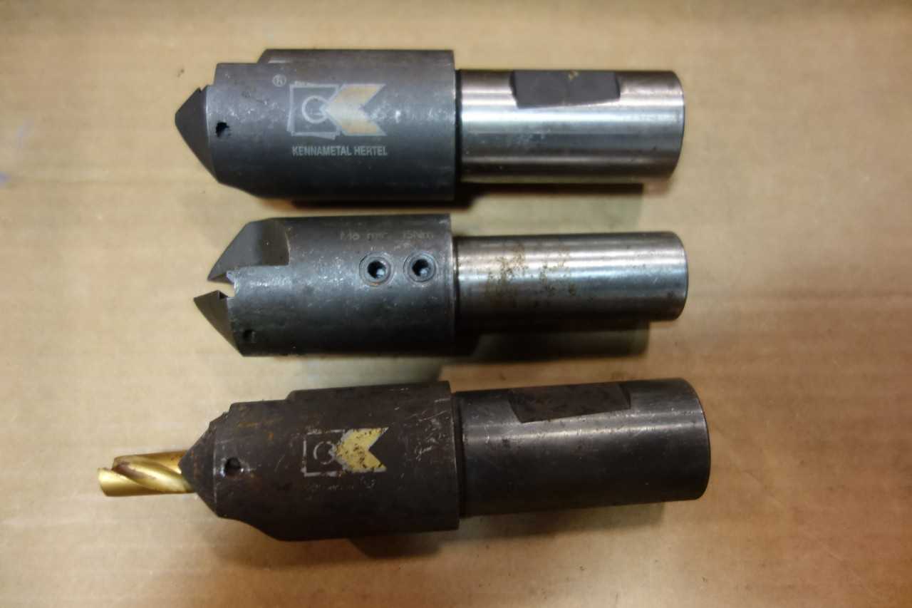 LOT OF ASSORTED END MILLS - KENNAMETAL - ELECTRIC POWER TOOLS
