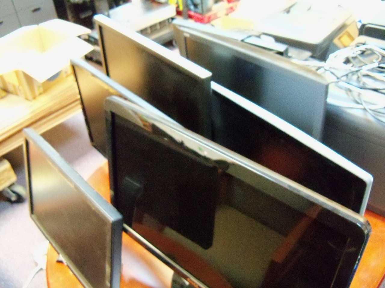 7 Computer Monitors - ELECTRICAL COMPONENTS