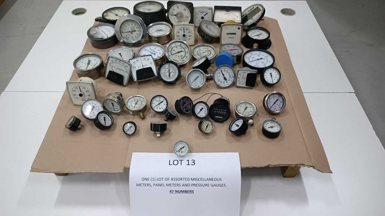 ONE (1) LOT OF ASSORTED MISCELLANEOUS METERS, PANEL METERS AND PRESSURE GAUGES. - INSTRUMENTATION