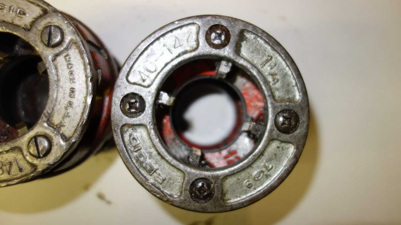 LOT OF 2 RIDGID 1-1/4 IN DIE HEADS - ELECTRIC POWER TOOLS