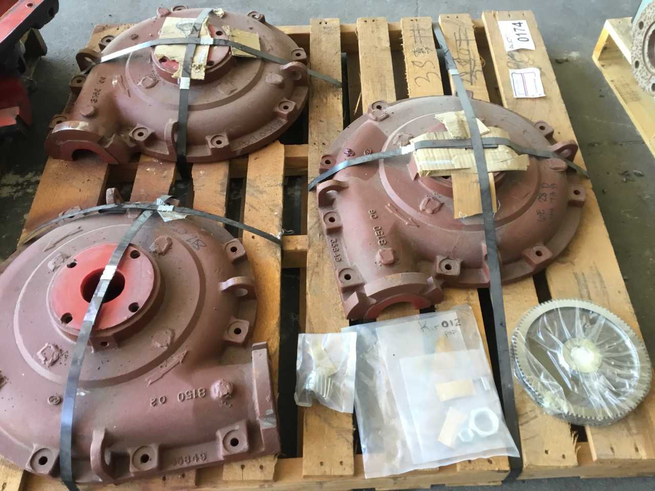 A lot of three Suction Side Shell Halves A-6-5 PMP and one Lghtn Mxr Change Gear Kit - MISCELLANEOUS