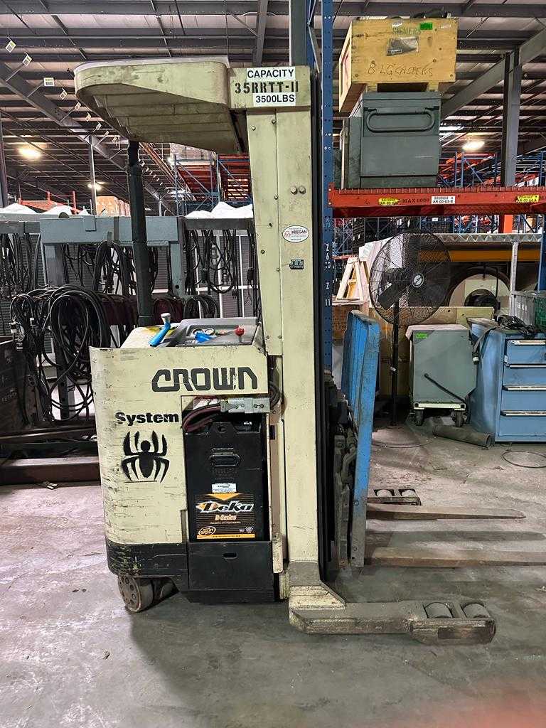 CROWN 35RRTT 3500LBS CAPACITY REACH FORKLIFT - FORKLIFTS