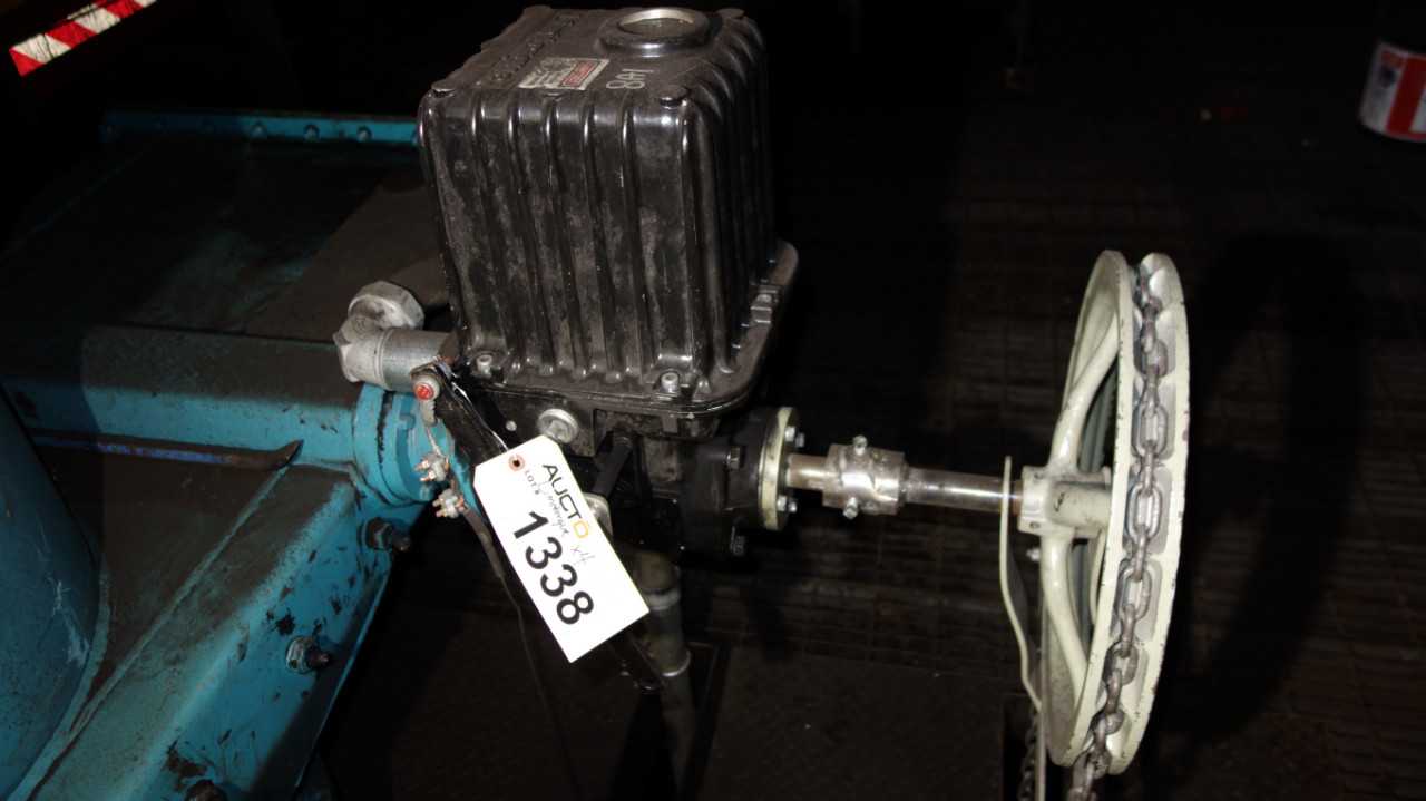 LOT OF 4 LIMITORQUE L120-20 VALVE OPERATORS - VALVES