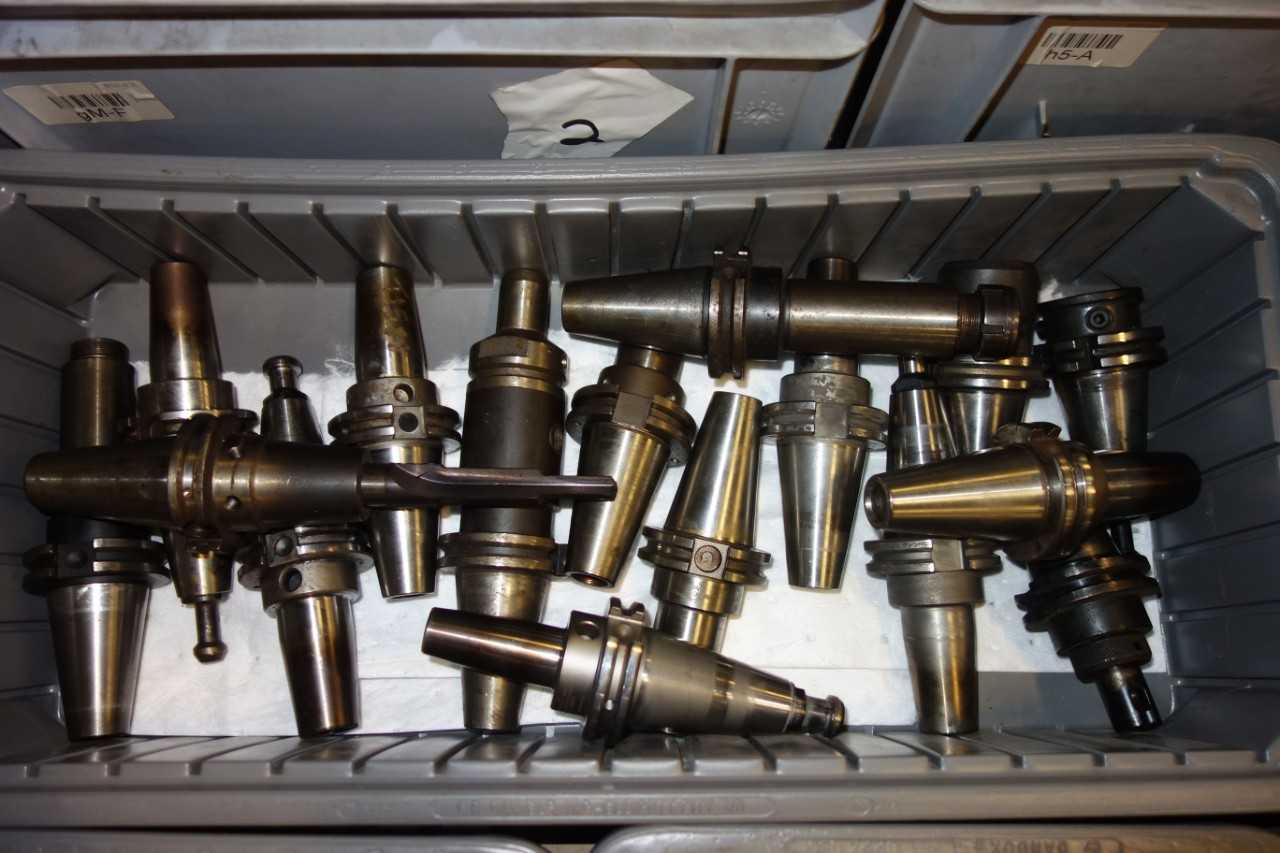 LOT OF ASSORTED CAT 40 TOOL HOLDERS - ELECTRIC POWER TOOLS