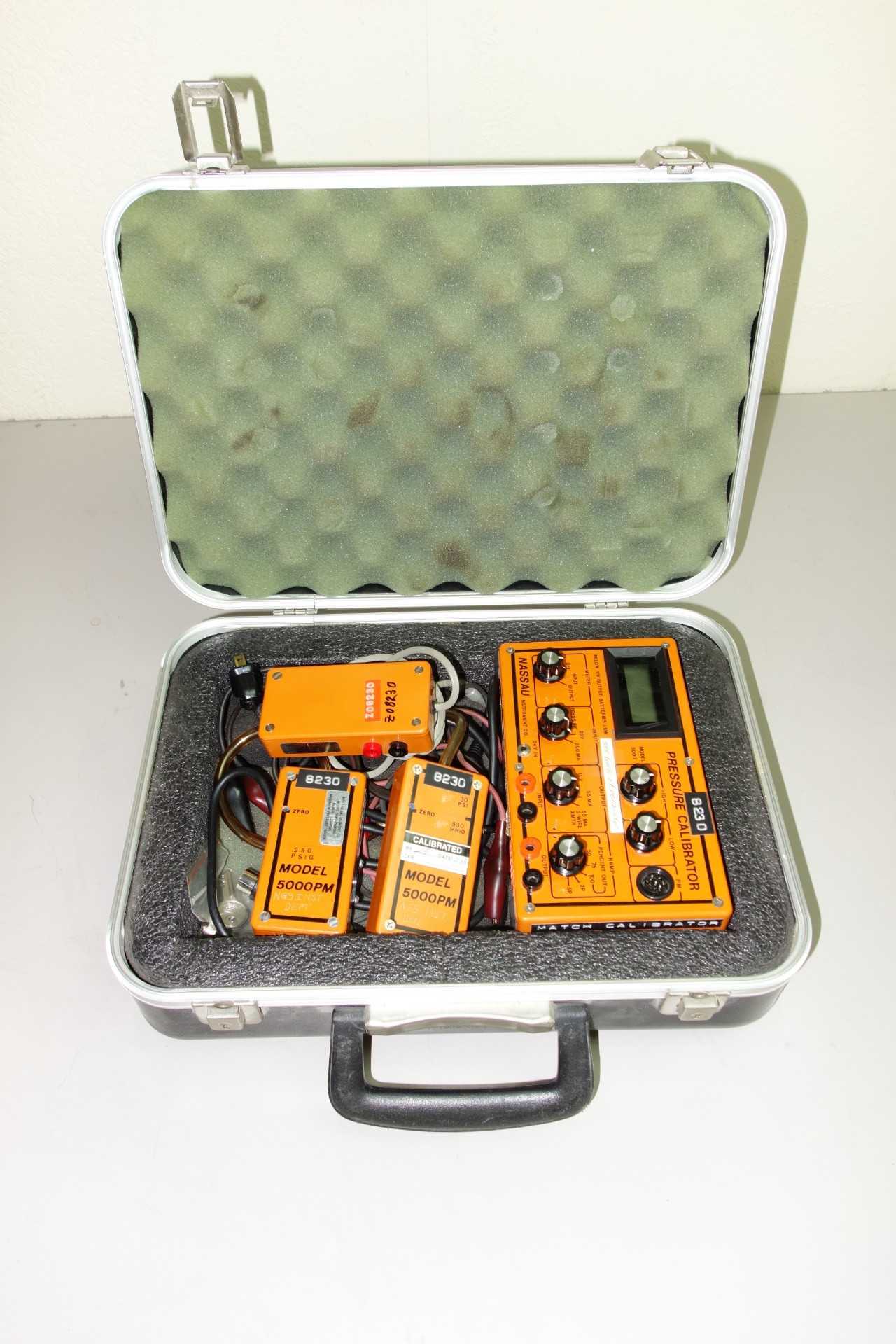 Nassau 5000N Pressure Calibrator Kit with 5000PM Pressure Transducers - ELECTRIC POWER TOOLS