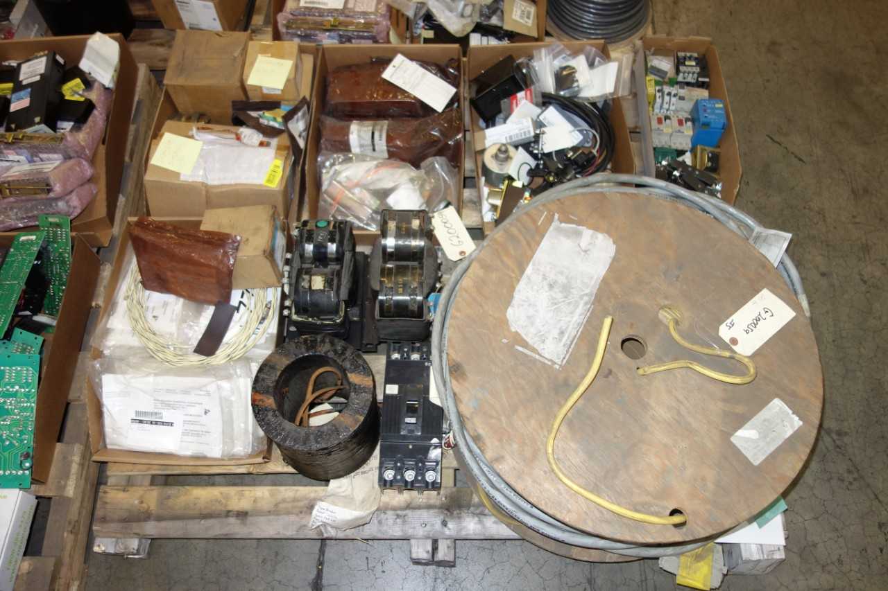 4 PALLETS OF ASSORTED ELECTRICAL CONTROLS, MODULES, BREAKERS, TRANSFORMERS, ALLEN BRADLEY, SQUARE D, RAYCHEM - ELECTRICAL COMPONENTS