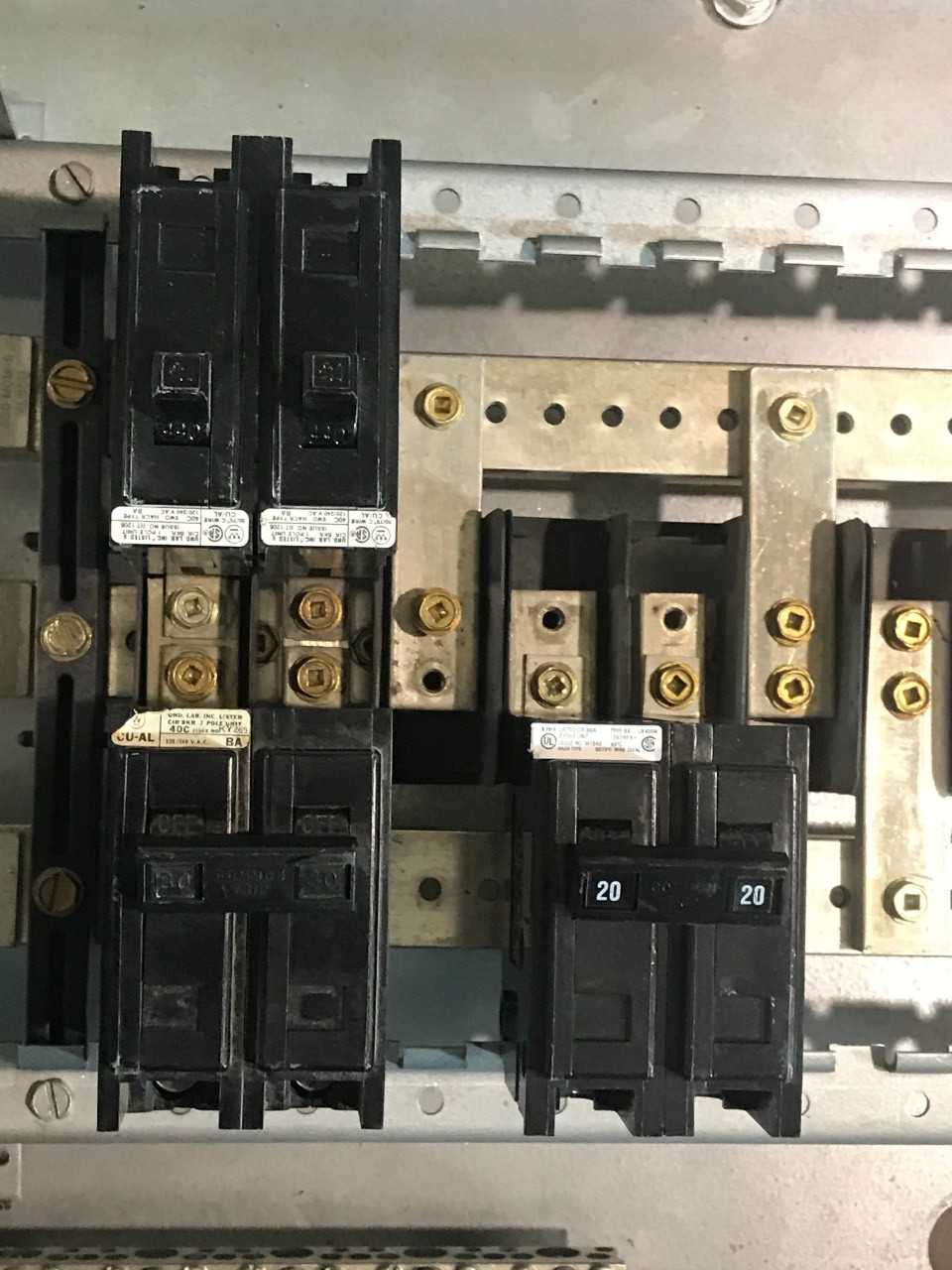 CUTLER-HAMMER/WESTINGHOUSE YS20C30 PANELBOARD (QTY 1) - SWITCHGEAR