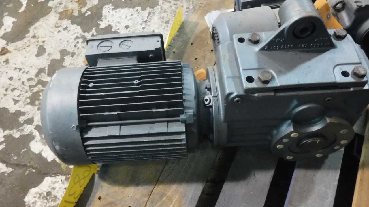 New 76 Kw 1720 RPM 100L Frame Sew-Eurodrive Gear Motor - ELECTRIC MOTORS
