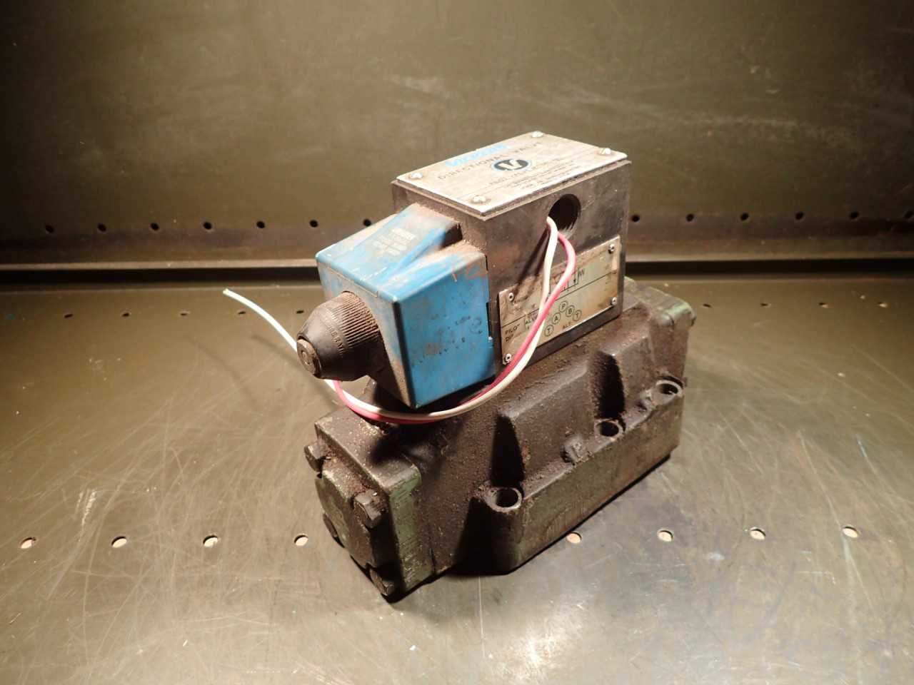 Vickers 879249-DG4S4-012A-B-60 Directional Hydraulic Valve: 276550 Manifold - HYDRAULIC VALVE