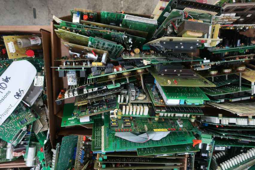 2 PALLETS OF ASSORTED PCB CIRCUIT BOARDS - AUTOMATION & CONTROLS