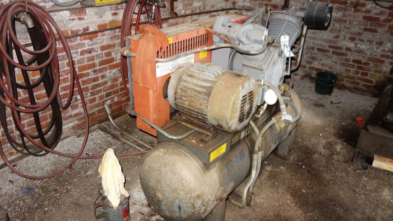 INGERSOLL RAND 7100 ROTARY SCREW COMPRESSOR - AIR COMPRESSORS