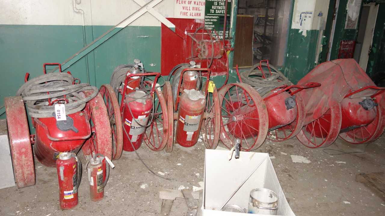 LOT OF ASSORTED ANSUL FIRE EXTINGUISHERS - SAFETY EQUIPMENT