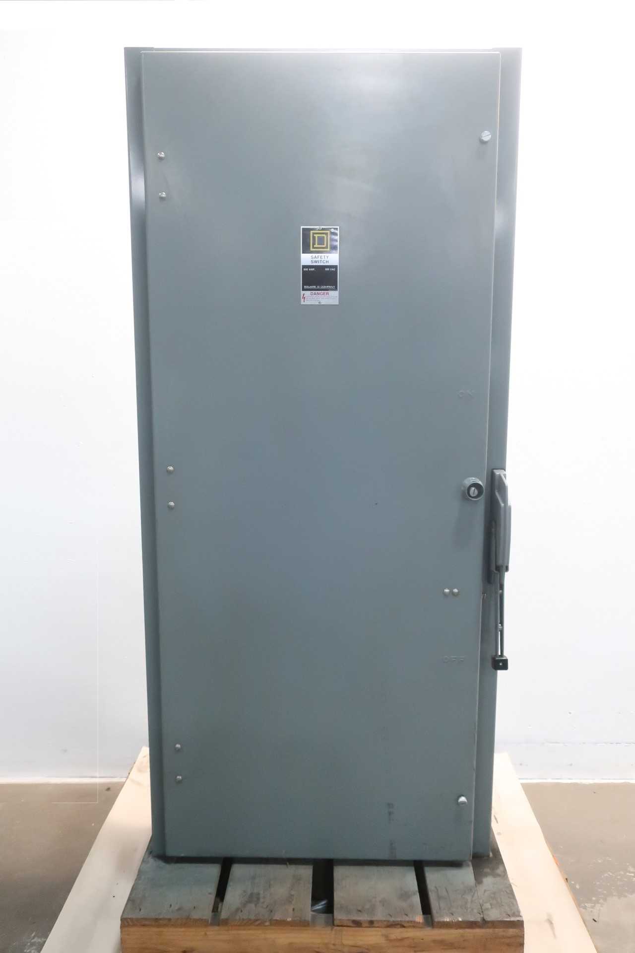 SQUARE D H 367 3P 800A AMP 600V-AC FUSIBLE DISCONNECT SWITCH - DISCONNECT SWITCHES