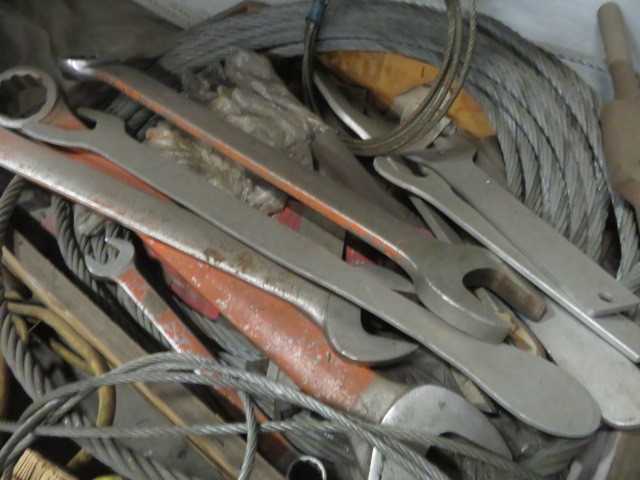 Wrenches, wire rope, etc...Lot - MISCELLANEOUS
