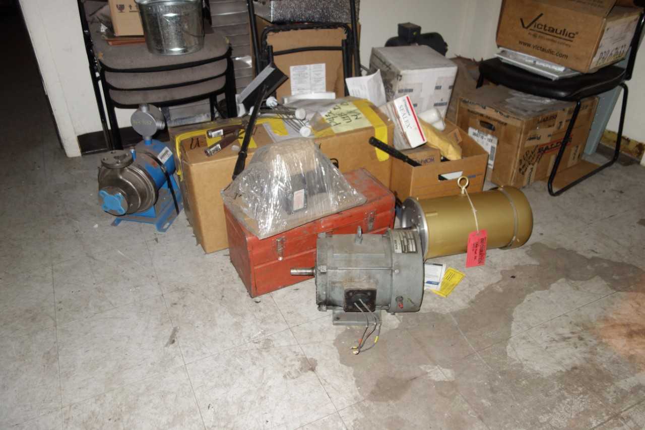 Lot of 4 Robinair 15120A Vacuum pump with contents of room - motors, fittings, pumps, valves - VACUUM PUMP