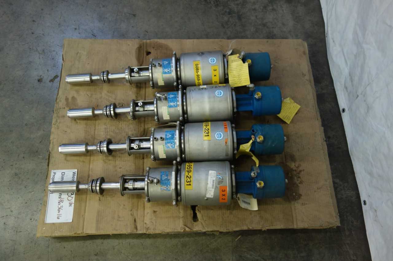 LOT OF 4 TUCHENHAGEN 7412A132DD PNEUMATIC DIRECTIONAL VALVES - DIRECTIONAL CONTROL VALVE