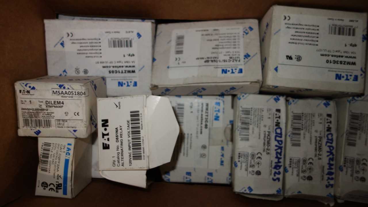 1 BOX OF EATON / CUTLER HAMMER ELECTRICAL - ELECTRICAL COMPONENTS
