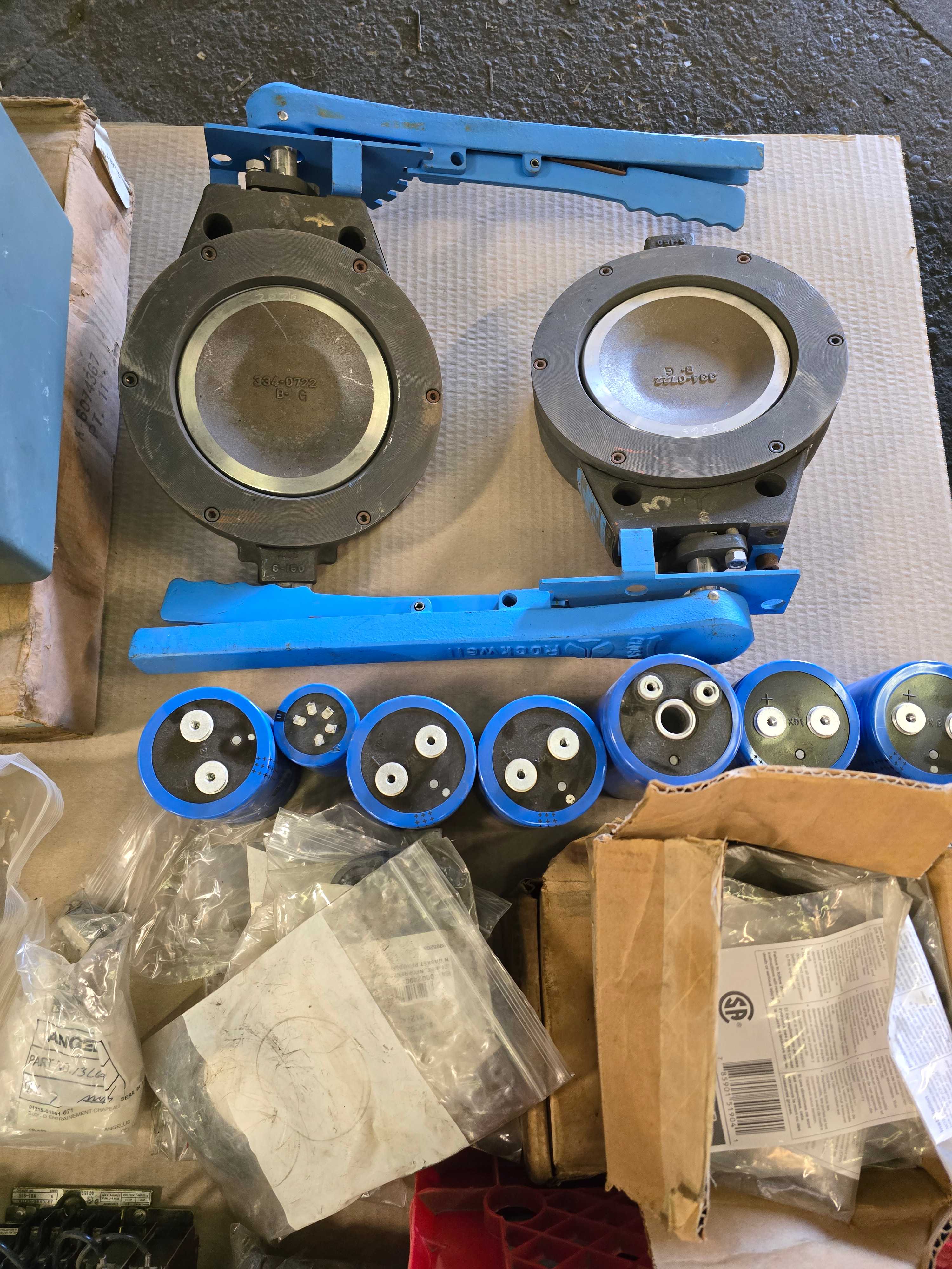 LOT OF INDUSTRIAL PARTS - VALVES - RELAYS - ETC. - INDUSTRIAL PARTS