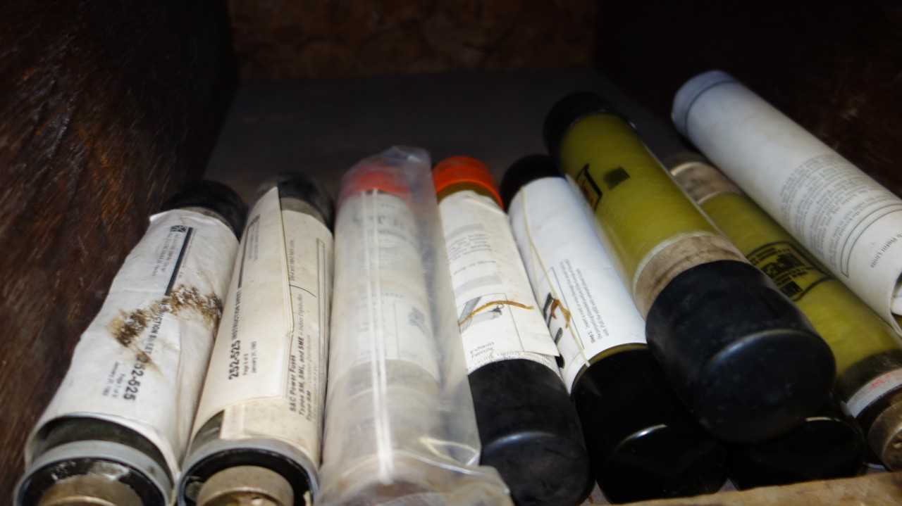 CONTENTS OF SHELF, ASSORTED FUSE UNITS - ELECTRICAL COMPONENTS