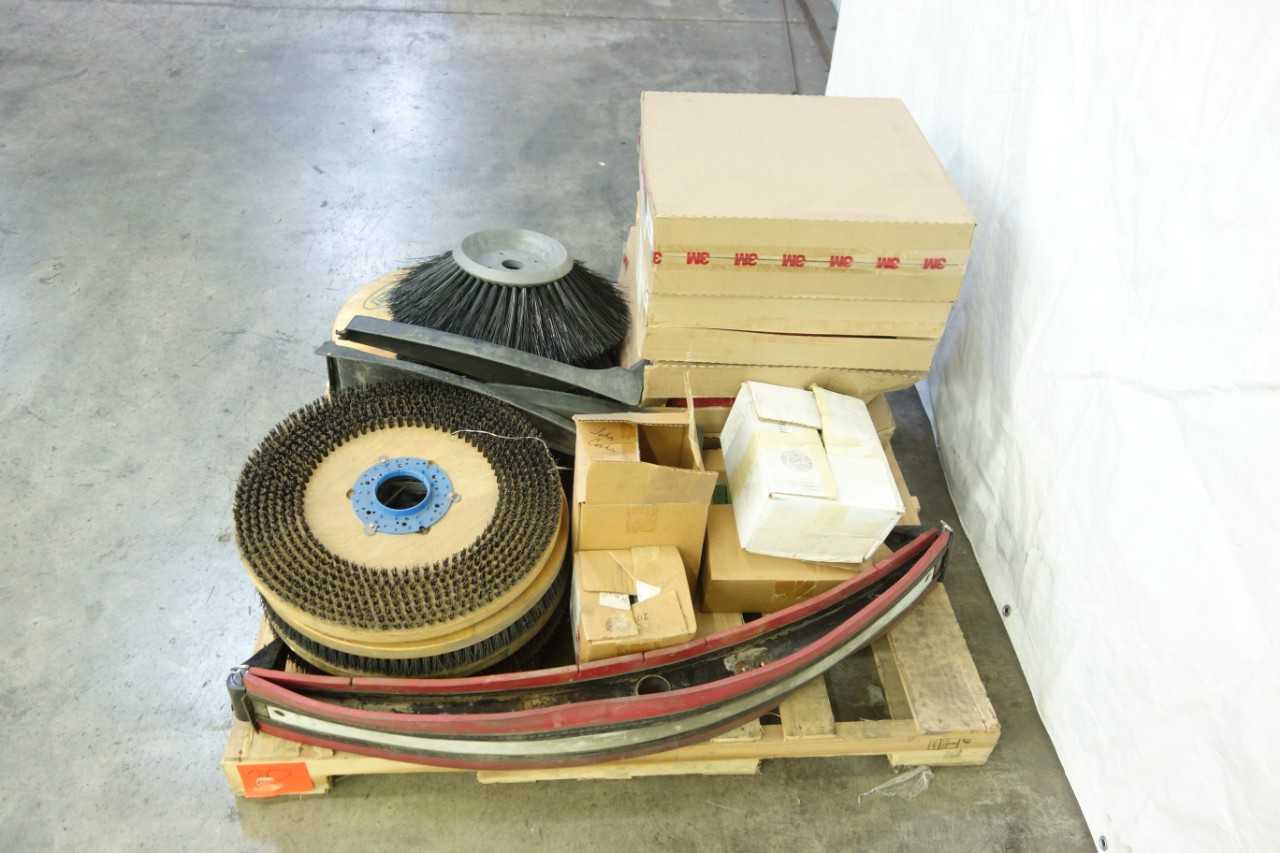 PALLET OF ASSORTED TENNANT FLOOR SCRUBBER MACHINE PARTS AND ACCESSORIES - PLANT & FACILITY