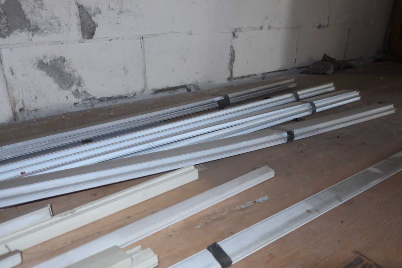 LOT OF ASSORTED PLASTIC CABLE TRAYS - ELECTRICAL COMPONENTS