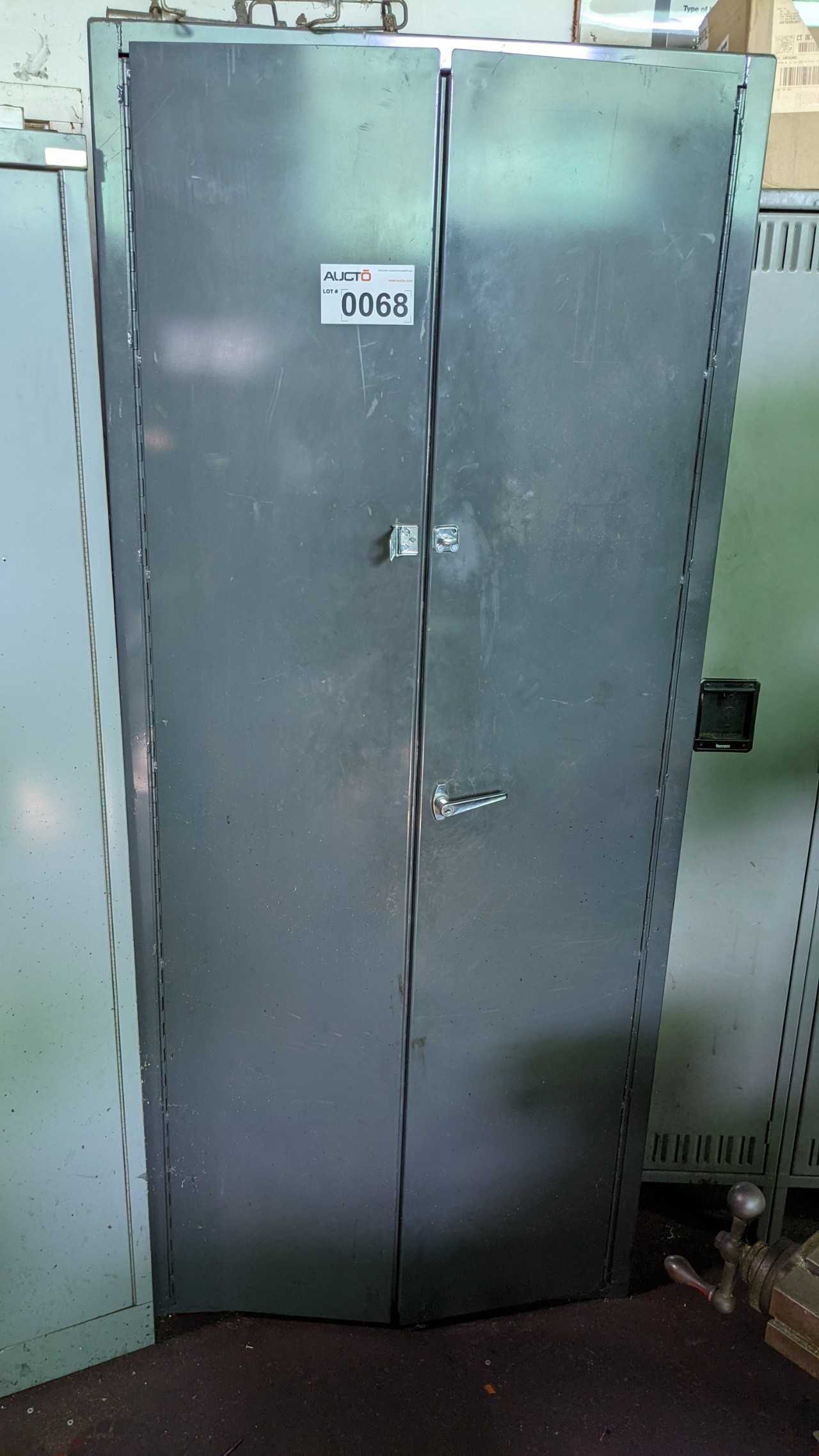 Lot of cabinet with contents - ELECTRIC POWER TOOLS Lot of cabinet with contents - ELECTRIC POWER TOOLS