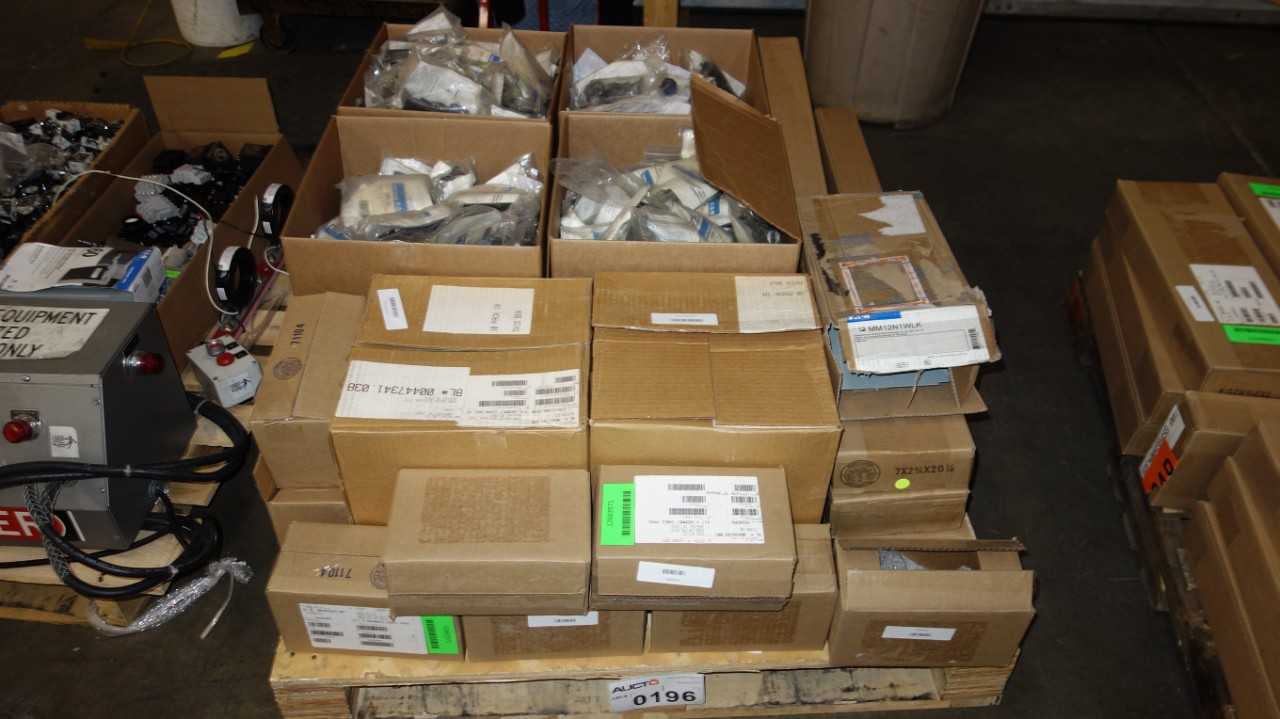 1 PALLET OF ASSORTED EATON ELECTRIC PARTS, PILOT LIGHTS - LIGHTING
