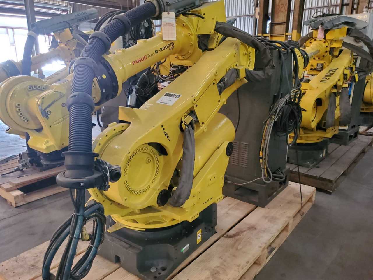 2011 Fanuc R-2000iB 210F with R-30iA Controller - INDUSTRIAL ROBOTS 2011 Fanuc R-2000iB 210F with R-30iA Controller - INDUSTRIAL ROBOTS