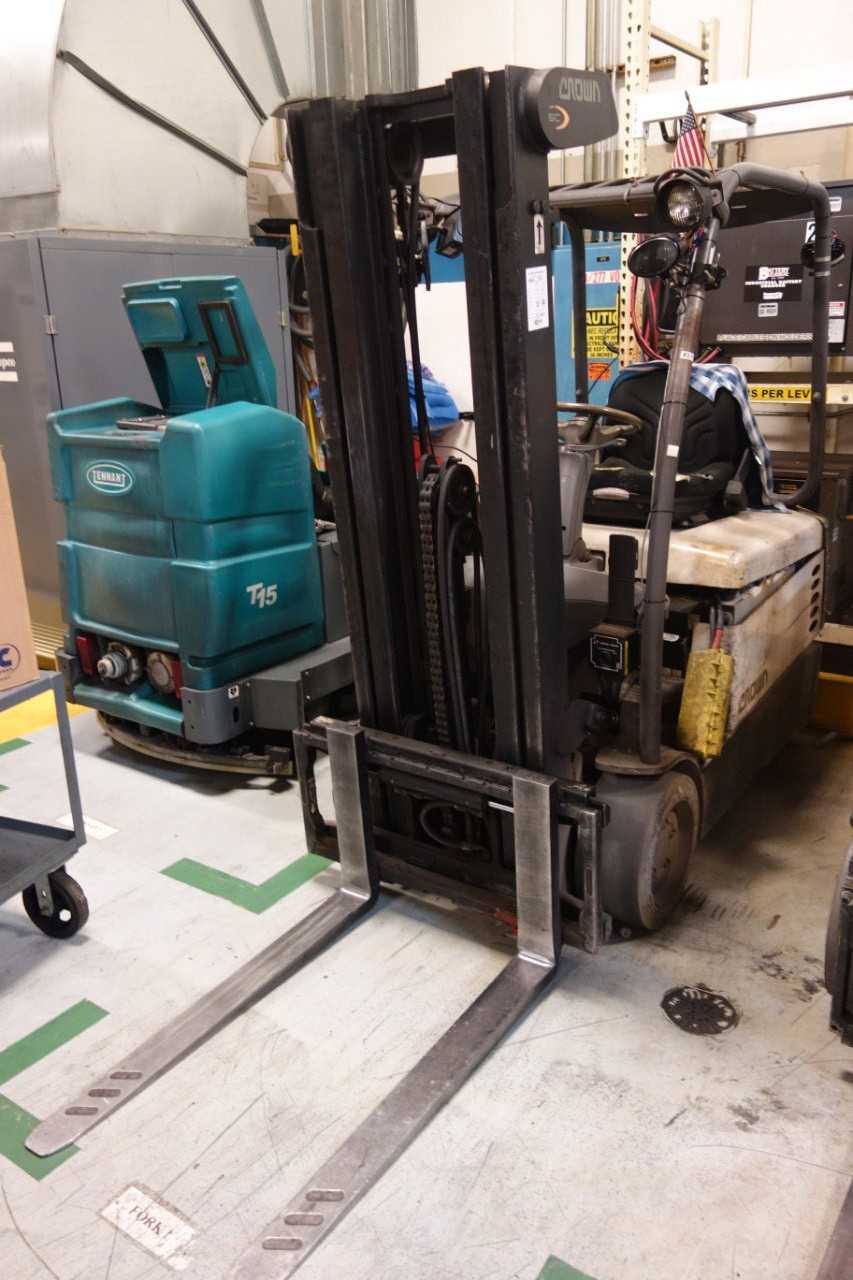 2008 Crown SC4540-40 Electric forklift, 4000LB capacity (DELAYED REMOVAL) - FORKLIFTS