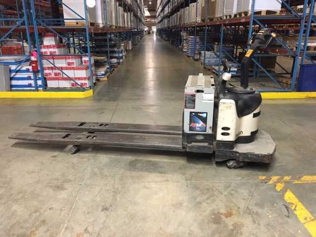 2005 Crown PE4000-80 double rider pallet jack, Lemoyne, PA - MANUAL PALLET JACKS