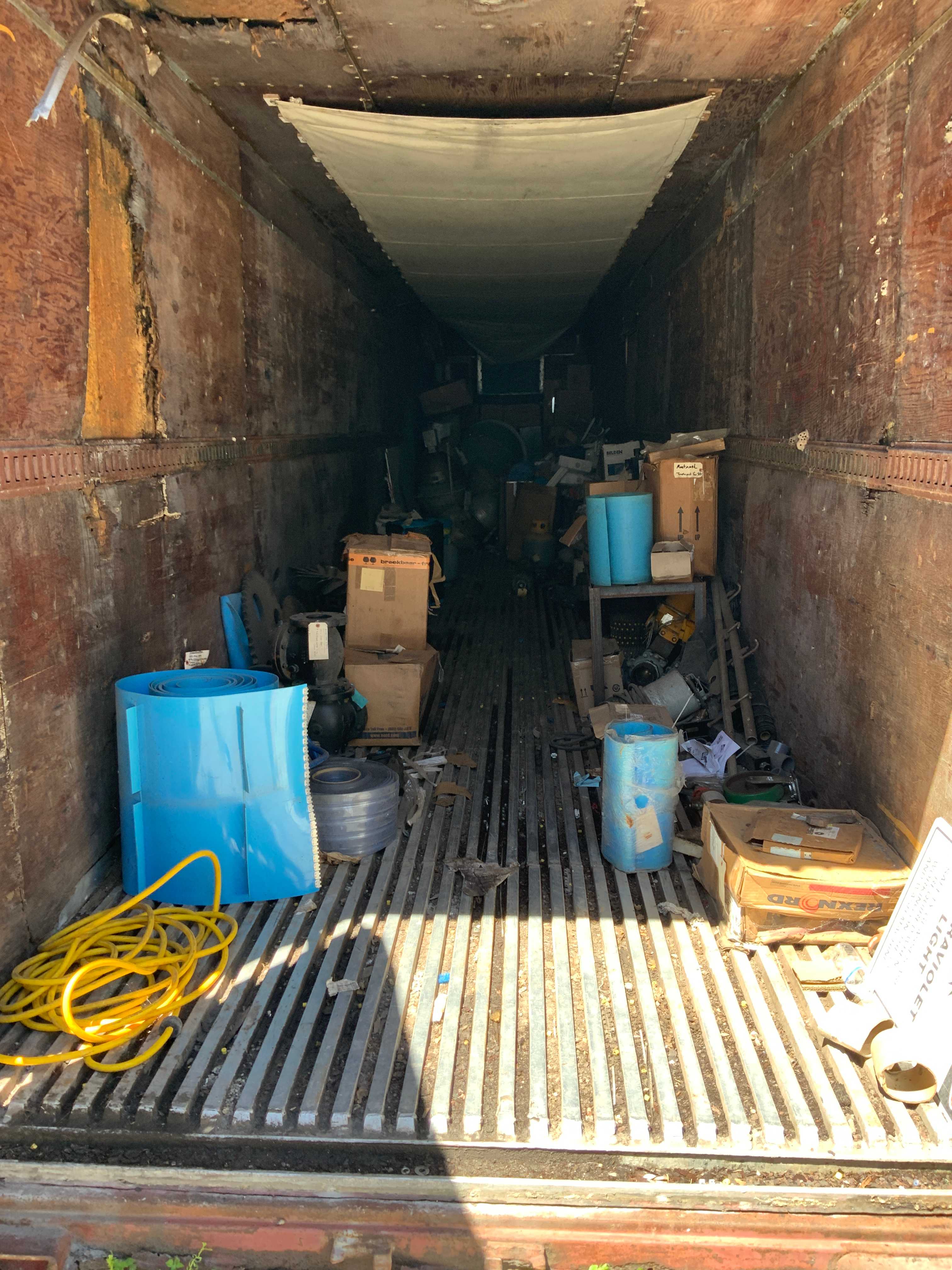 CONTENTS OF CONTAINER- VALVES, MRO - INDUSTRIAL PARTS