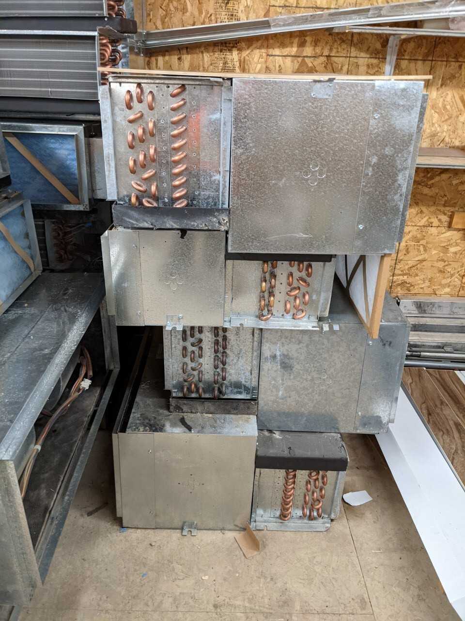 Lot of approximately 29 Fan Coil - BLOWER FAN