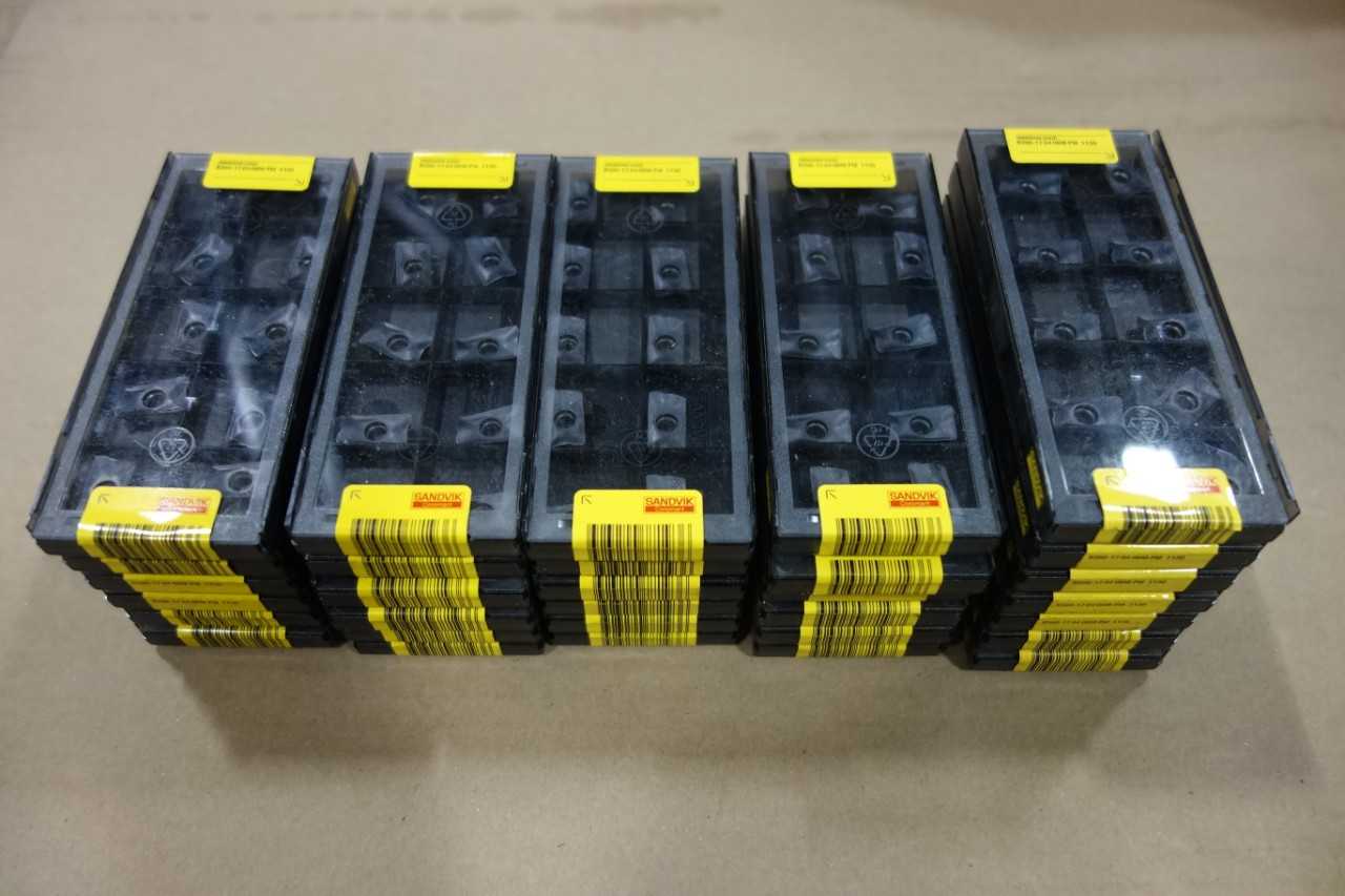 TOTE OF SANDVIK COROMILL 390 INSERTS - ELECTRIC POWER TOOLS