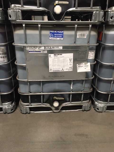 8 PALLETS OF CASTROL INDUSTRIAL LUBRICANTS - PALLET JACKS