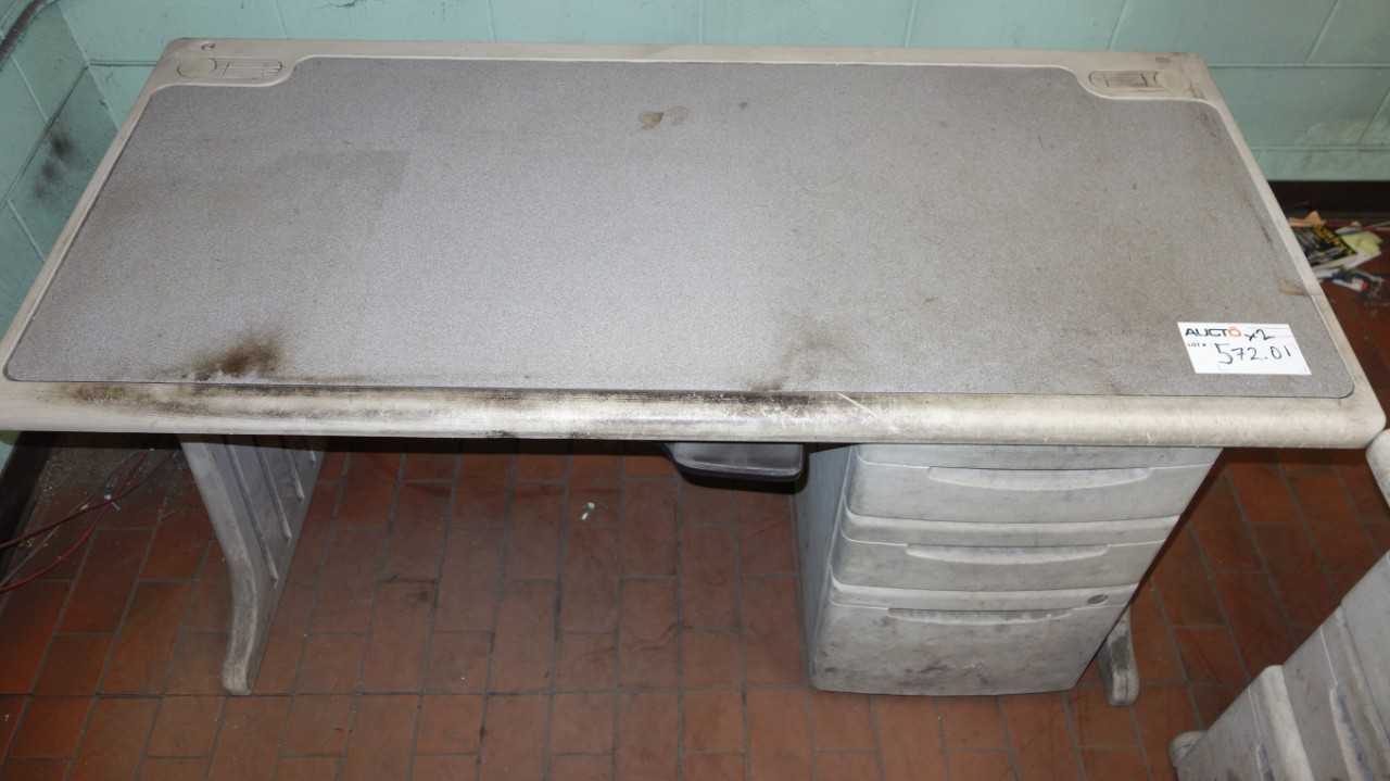 LOT OF 2 OFFICE DESKS - PLANT & FACILITY