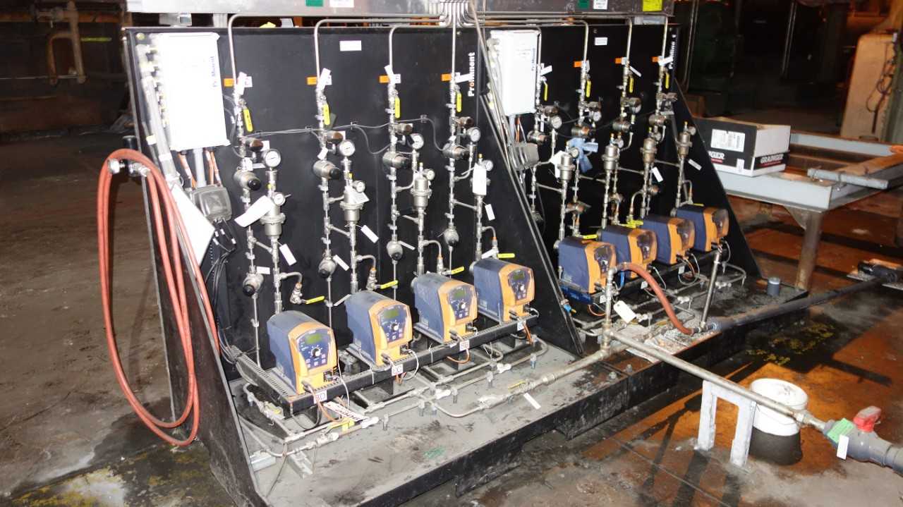 LOT OF 8 PROMINENT DLTA1612SST0000UDC031EN0 2.99GPH 100-240V-AC METERING PUMP W/ CONTROL BOXES - METERING PUMP