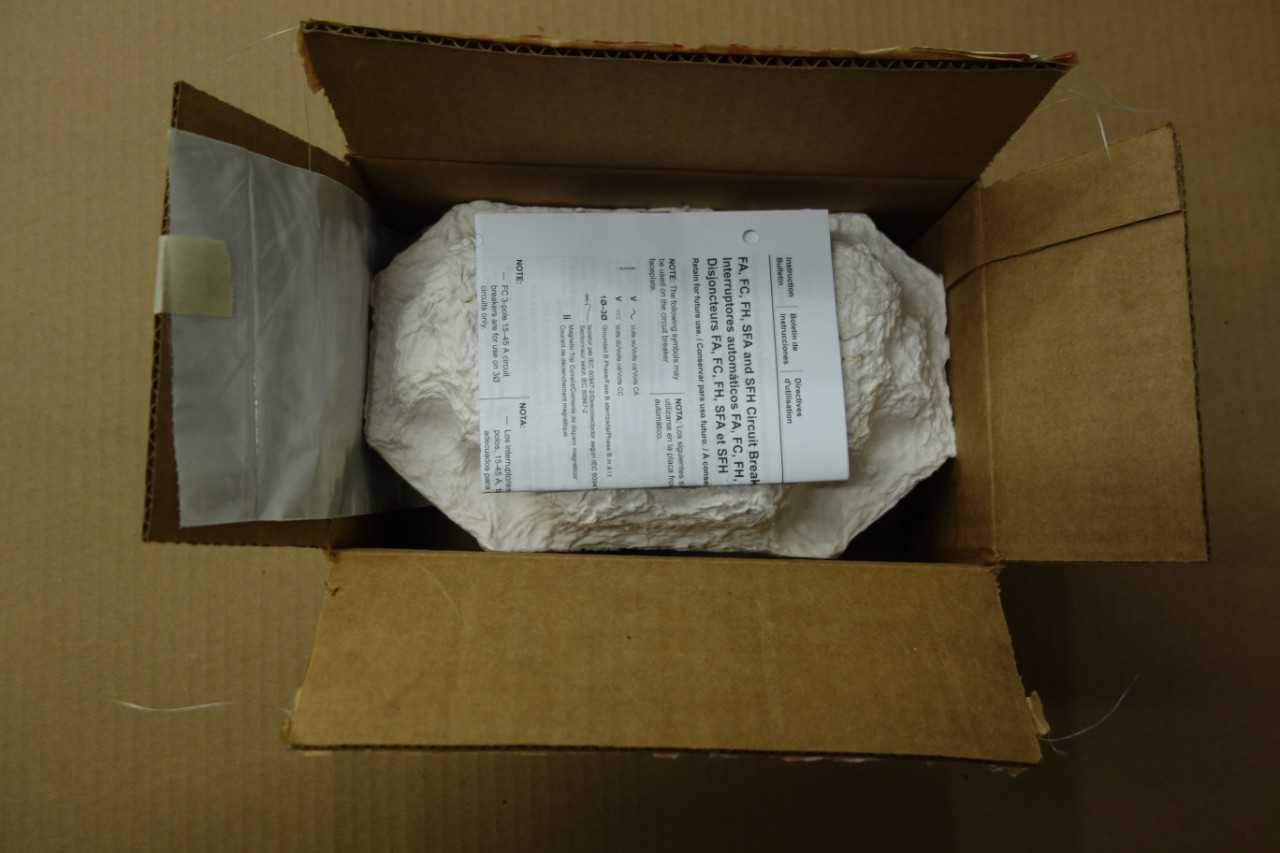LOT OF 24 NEW IN BOX SQUARE D FHL2600MV MOLDED CASE SWITCHES - ELECTRICAL PARTS